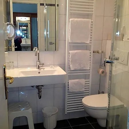 Hotell Fuerstenberg 3*